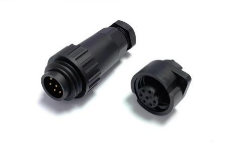 Cosa rende essenziale un connettore impermeabile in plastica per i moderni sistemi elettrici?